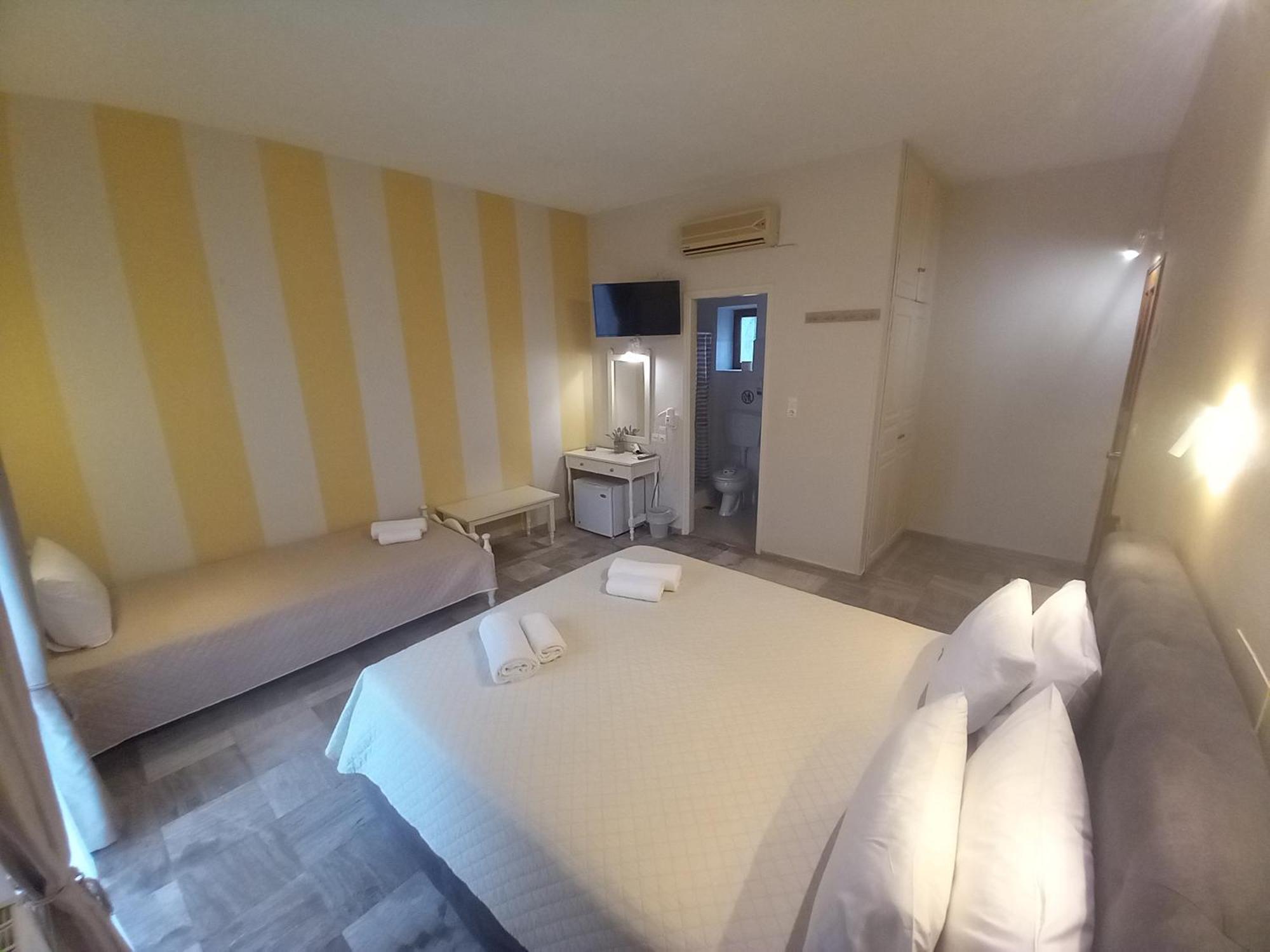 Hermes Hotel Митимна Экстерьер фото